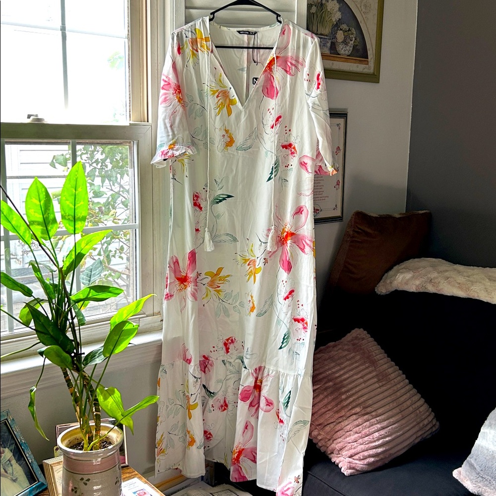 Noracora Women”s Beautiful Floral Maxi dress NWT